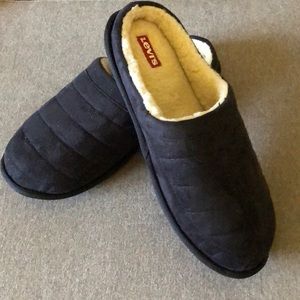 Levi’s black suede slippers. Slip on with low backs. Fleece inside. Size 13.